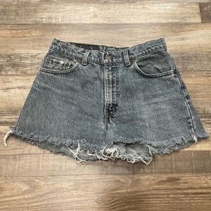 Levi’s • 550 Cut offs